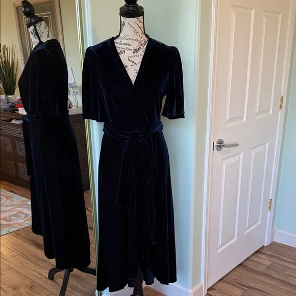 Donna Morgan Dark Blue Velvet Midi Dress - Picture 6 of 8